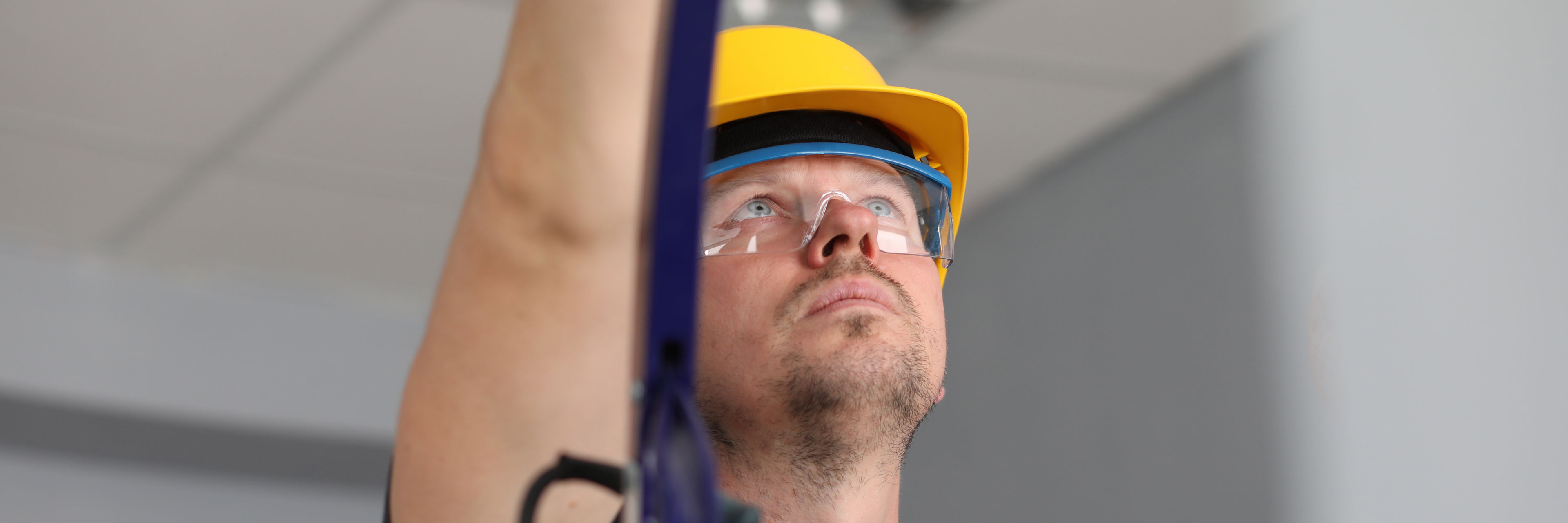 Håndværker på stige