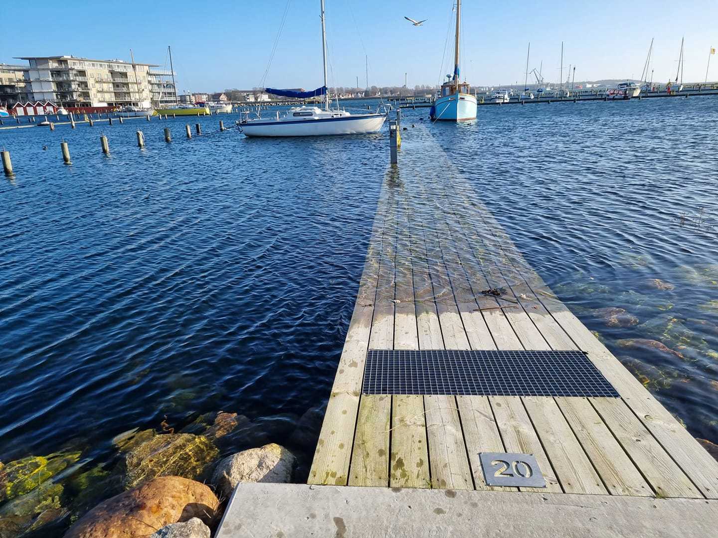 Oversvømmelse ved bro ved Nyborg Marina