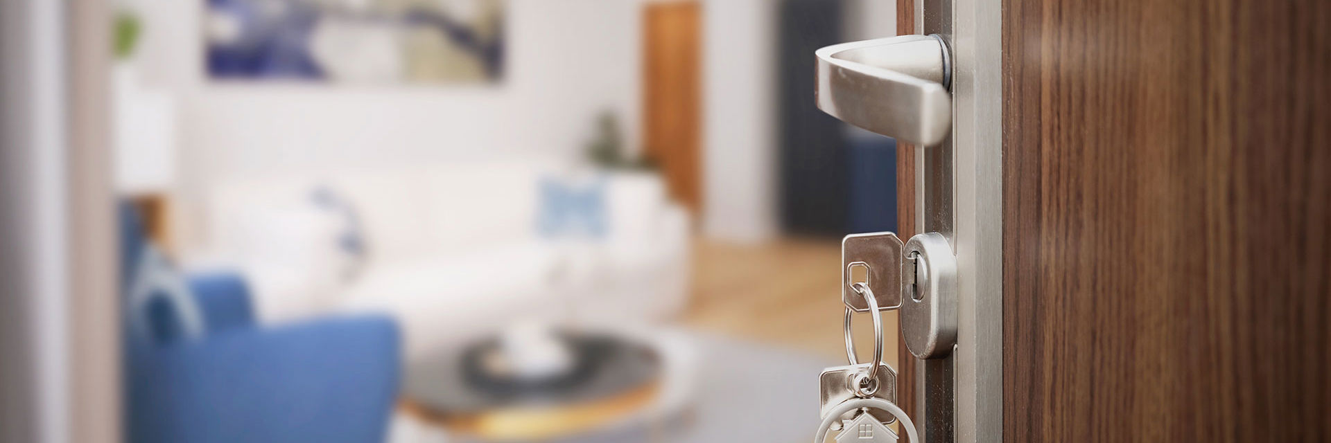 Åben dør til en lejlighed
