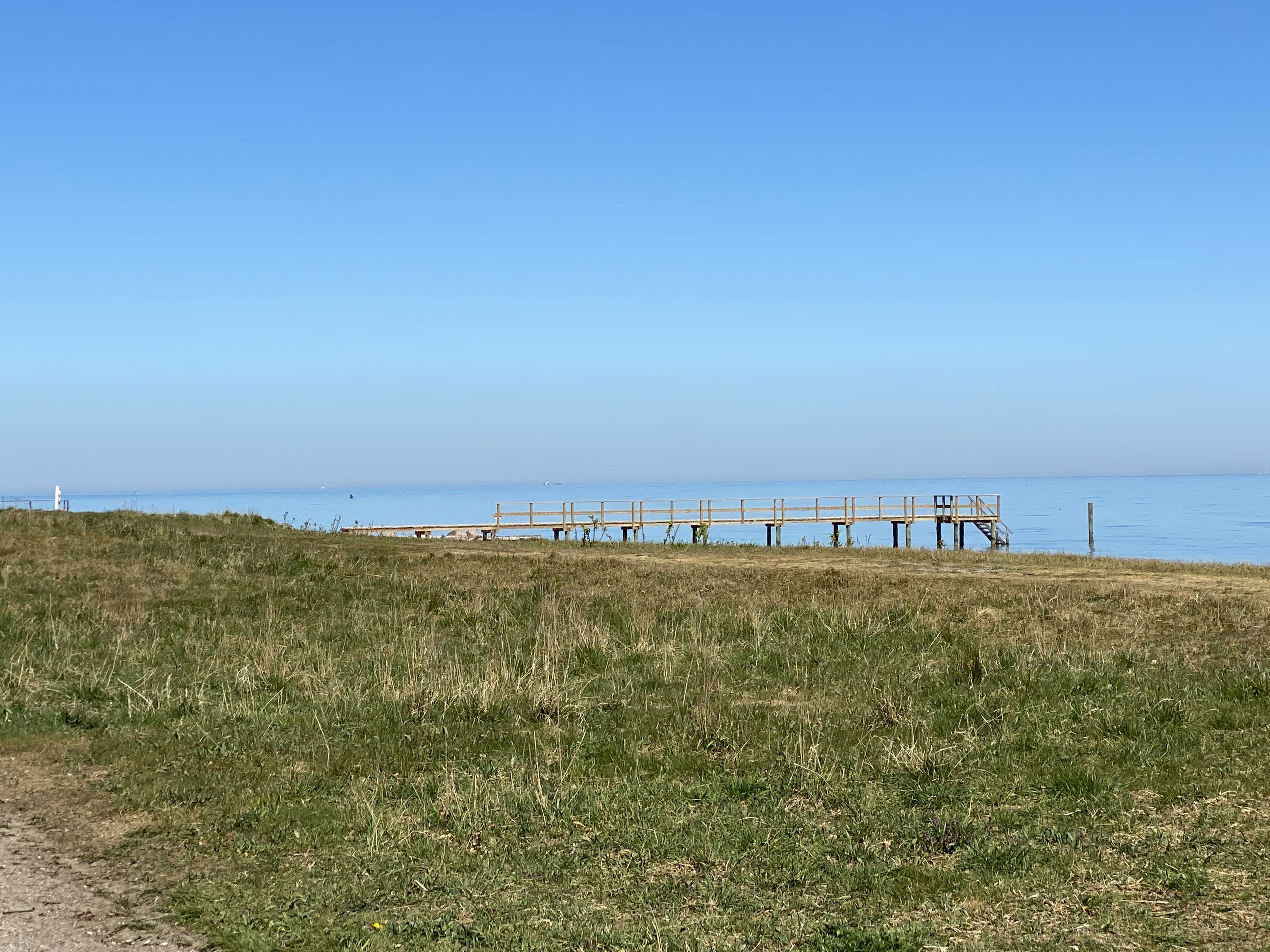 Strand og badebro