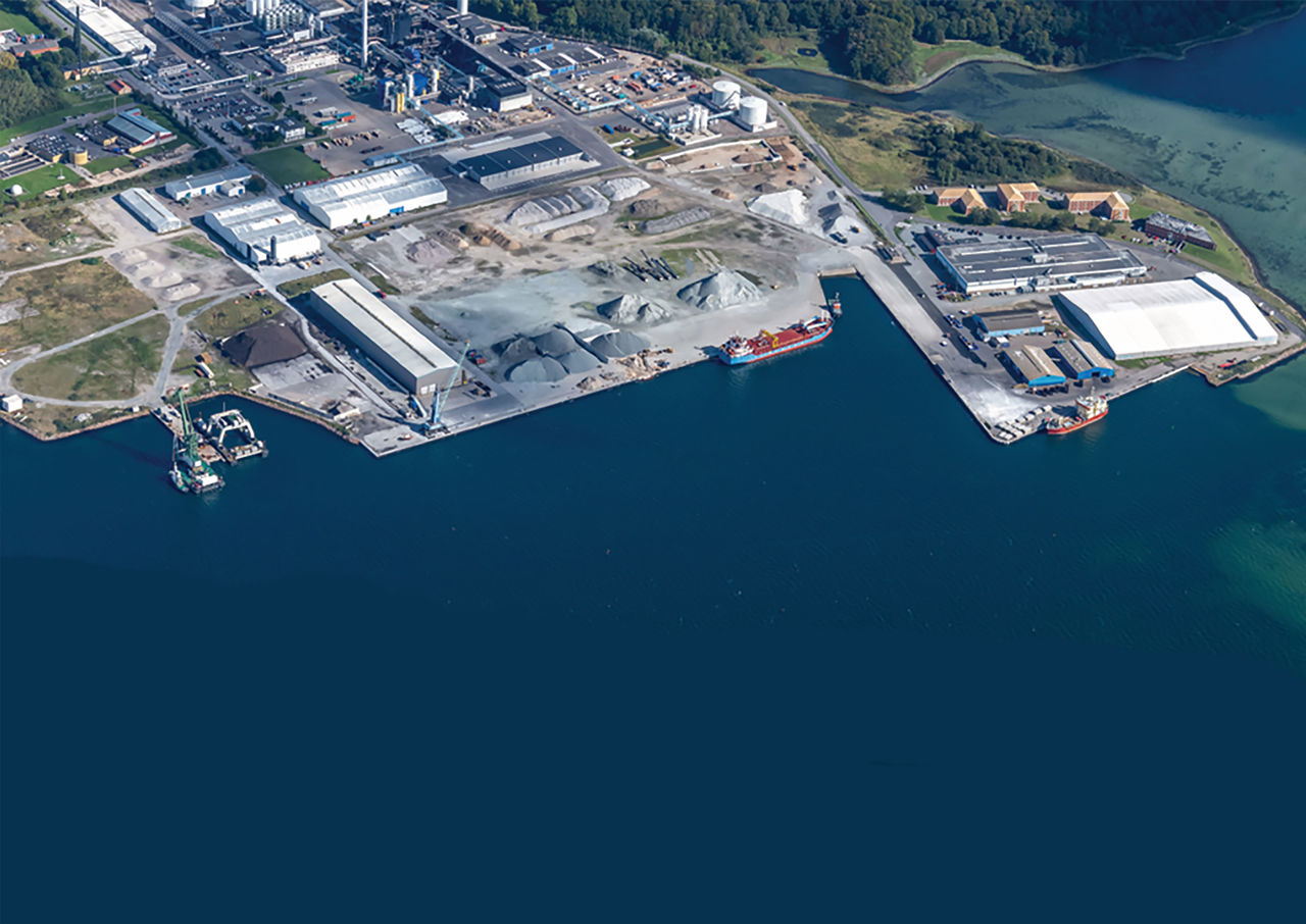Luftfoto af industrihavnen i Nyborg