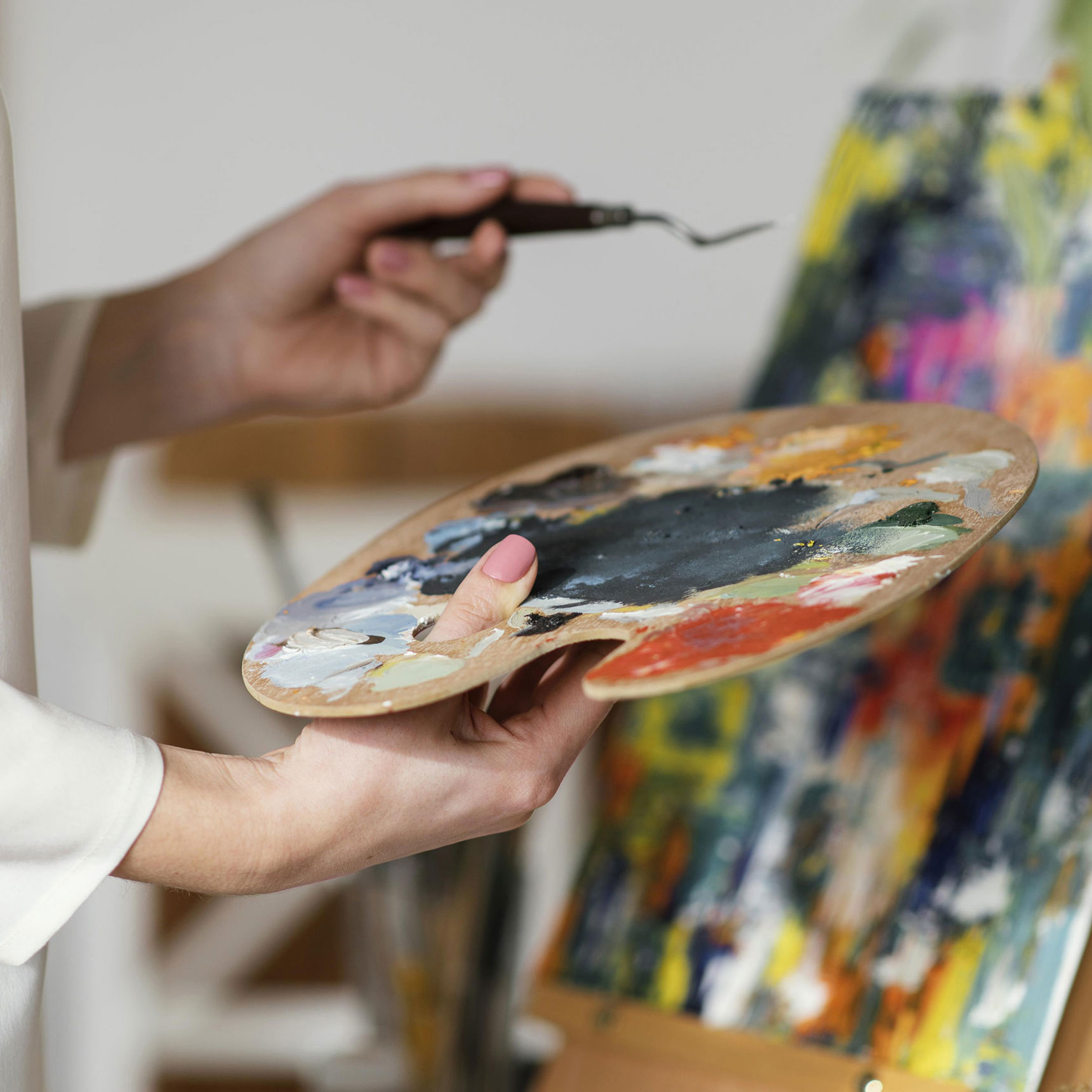 Person med malerpalette og stafeli