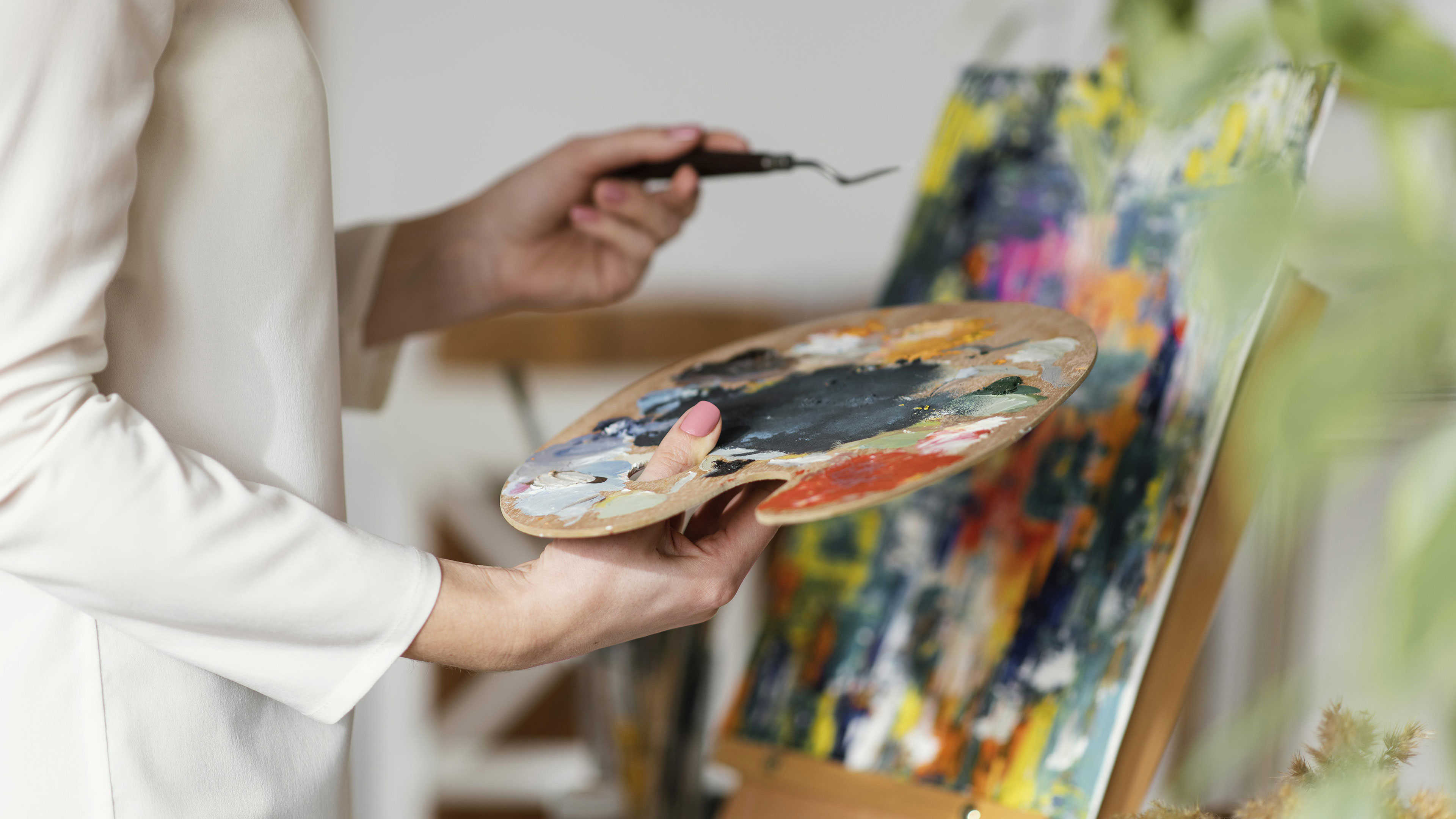 Person med malerpalette og stafeli
