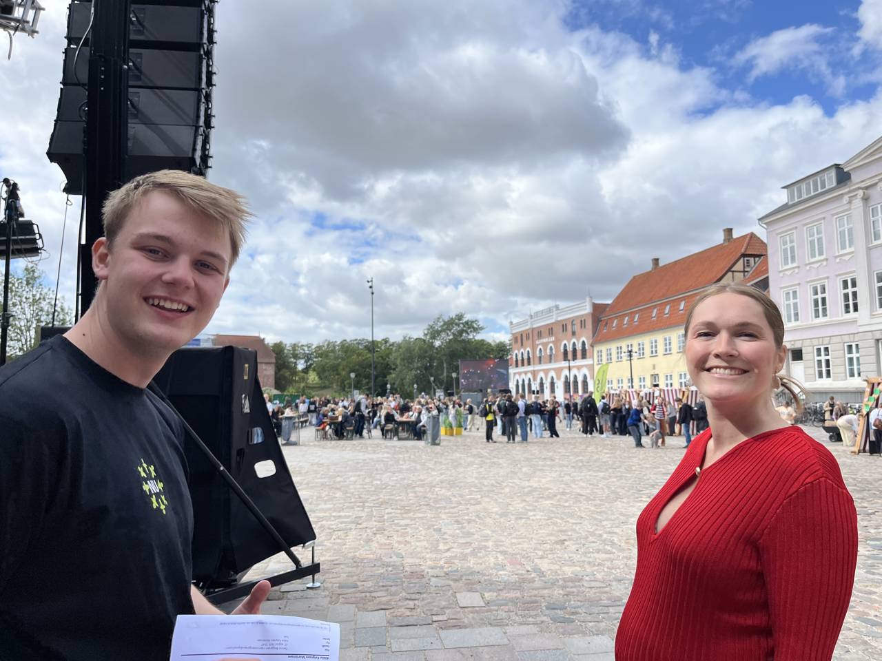 Værter gør klar til åbningstale NYD