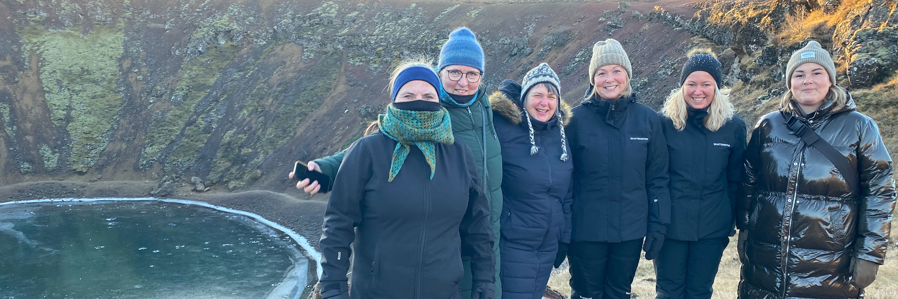 Seks daginstitutionsledere i naturen i Island