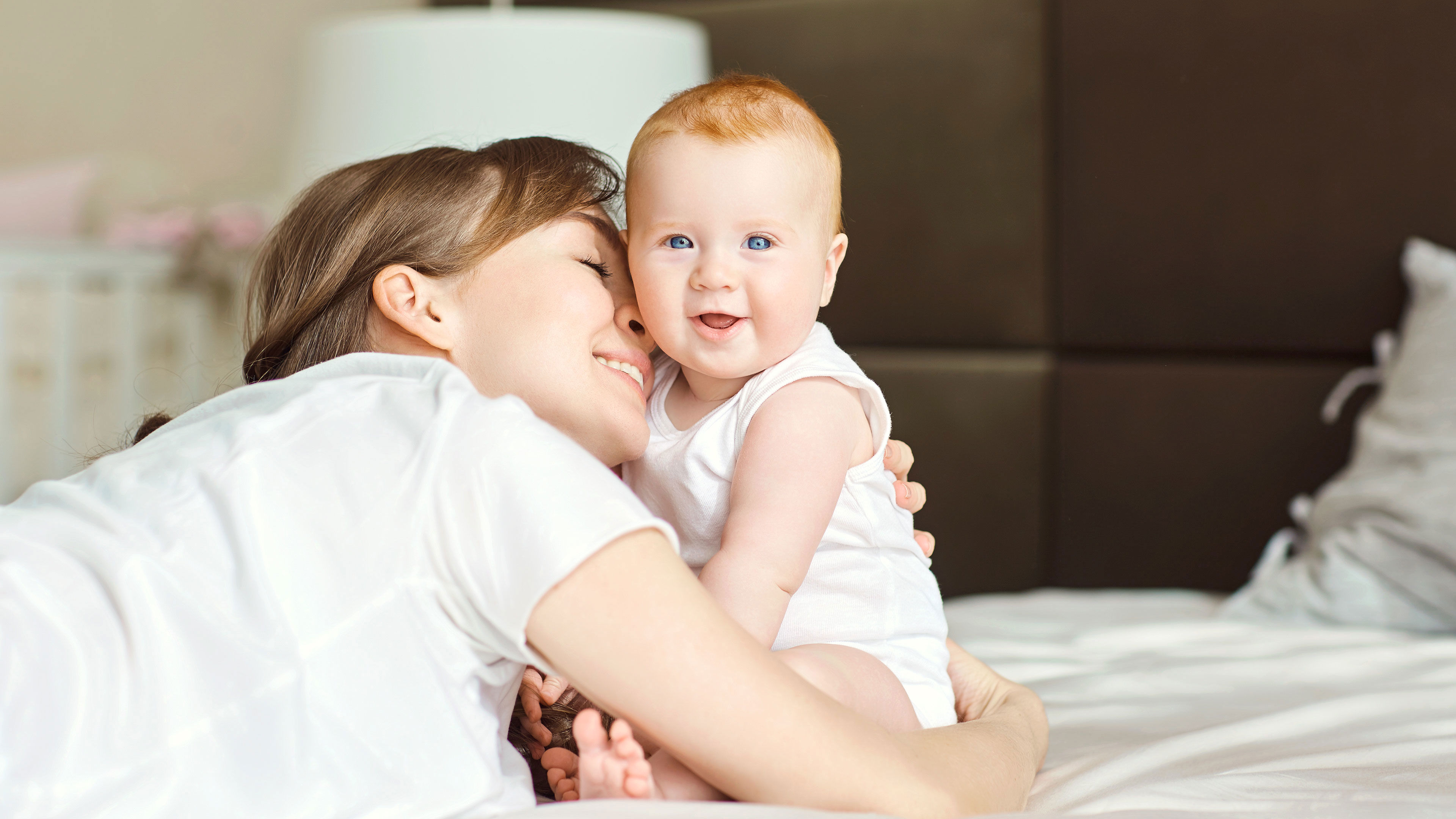 Mor der krammer sit lille barn