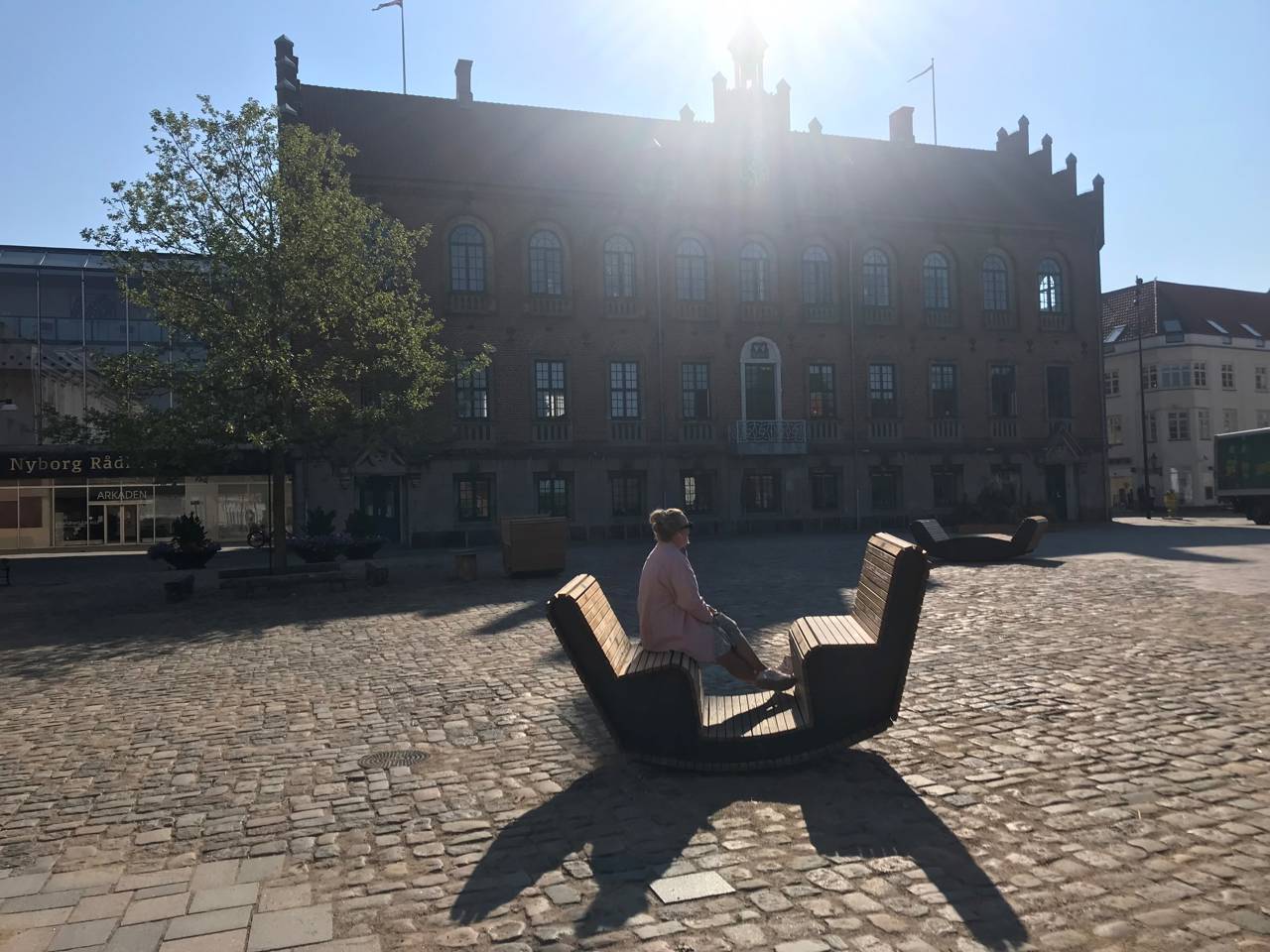 Sol over "gyngen" på Torvet