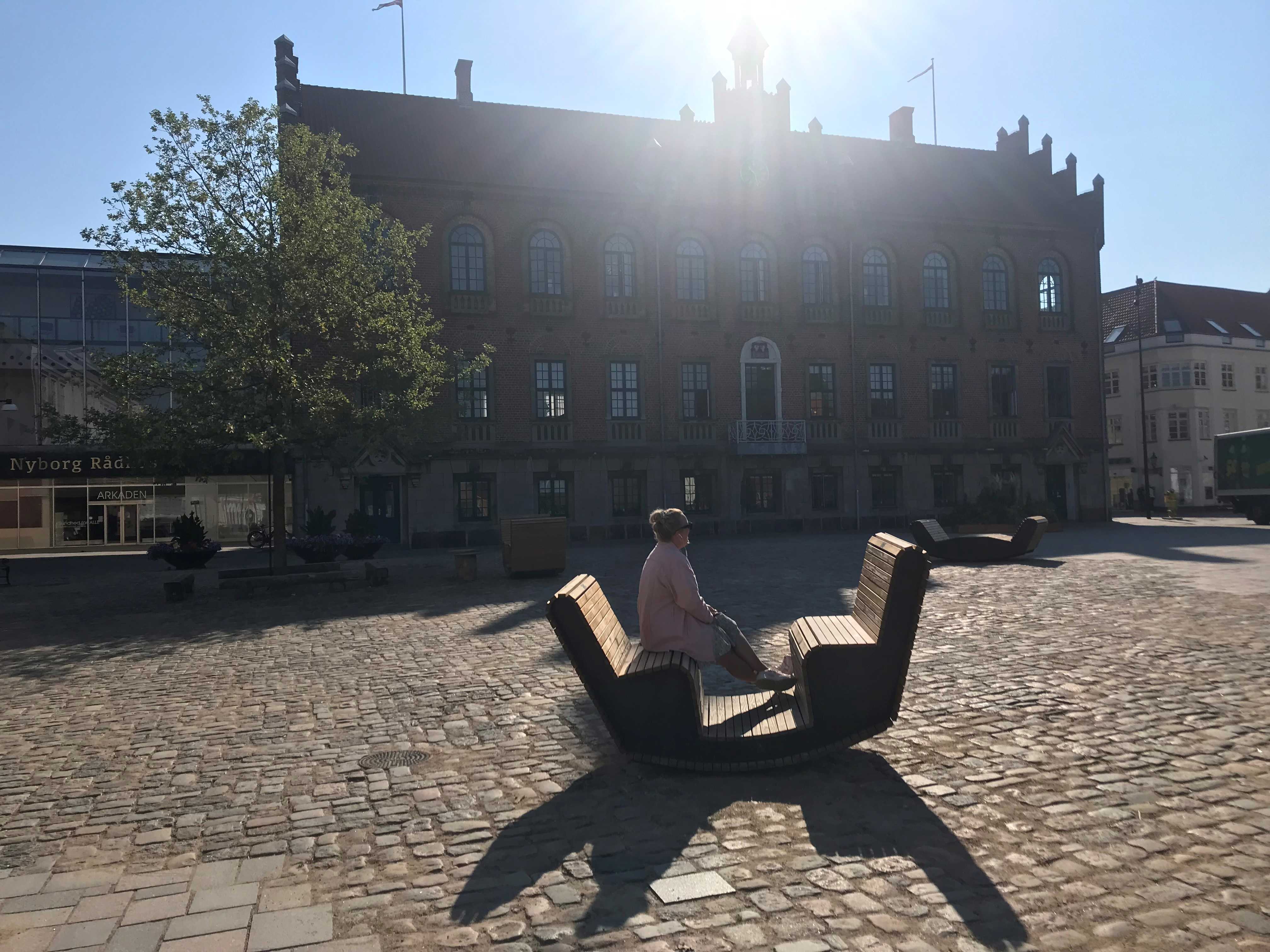 Sol over "gyngen" på Torvet