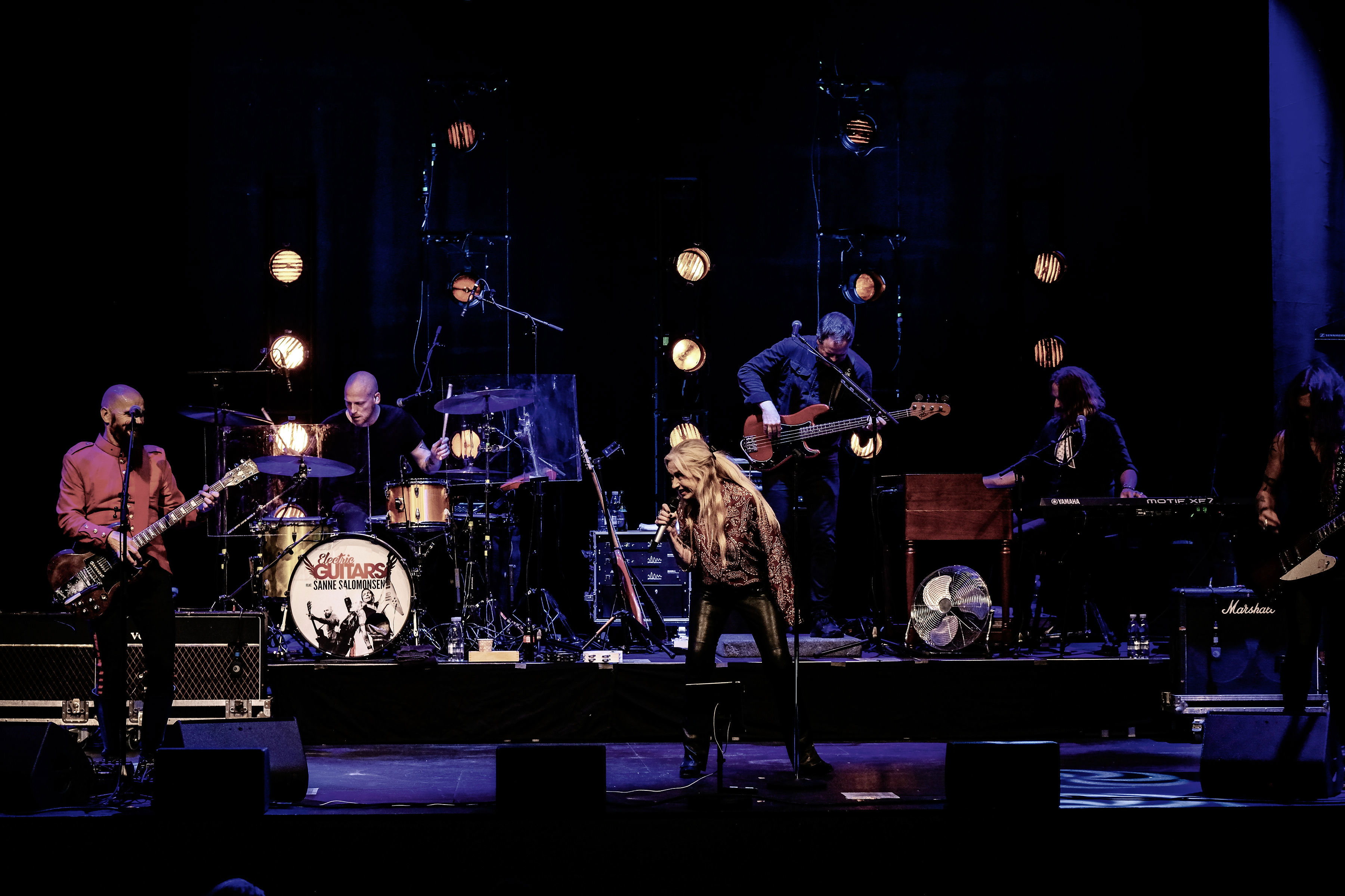 Electric Guitars feat. Sanne Salomonsen giver koncert på Bastionen.