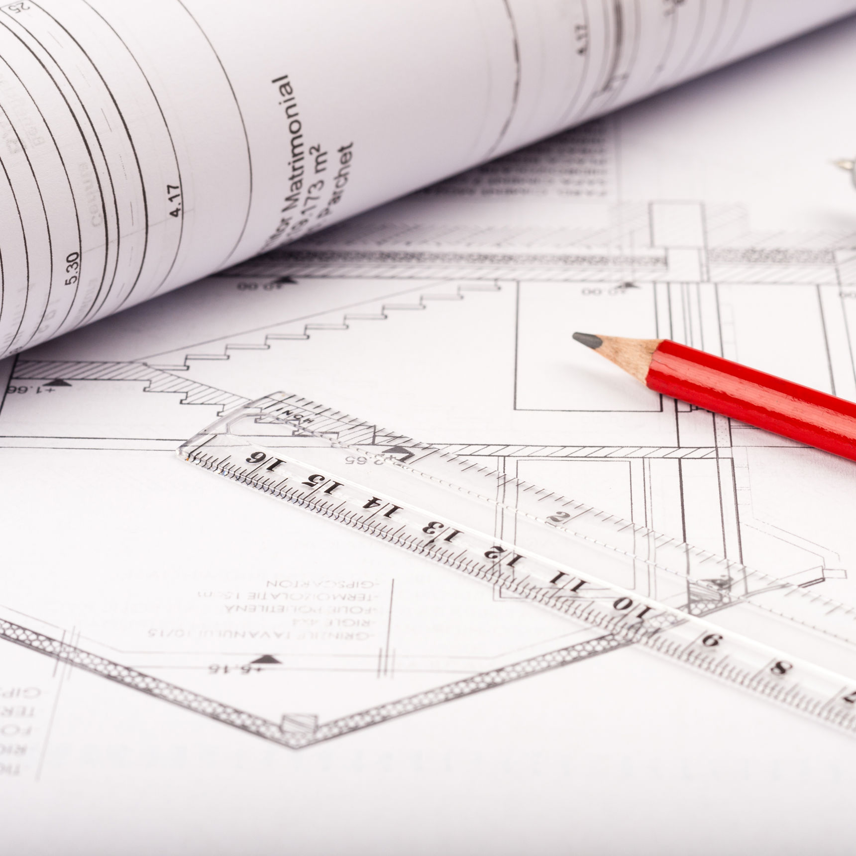 Plantegning med lineal, blyant og passer
