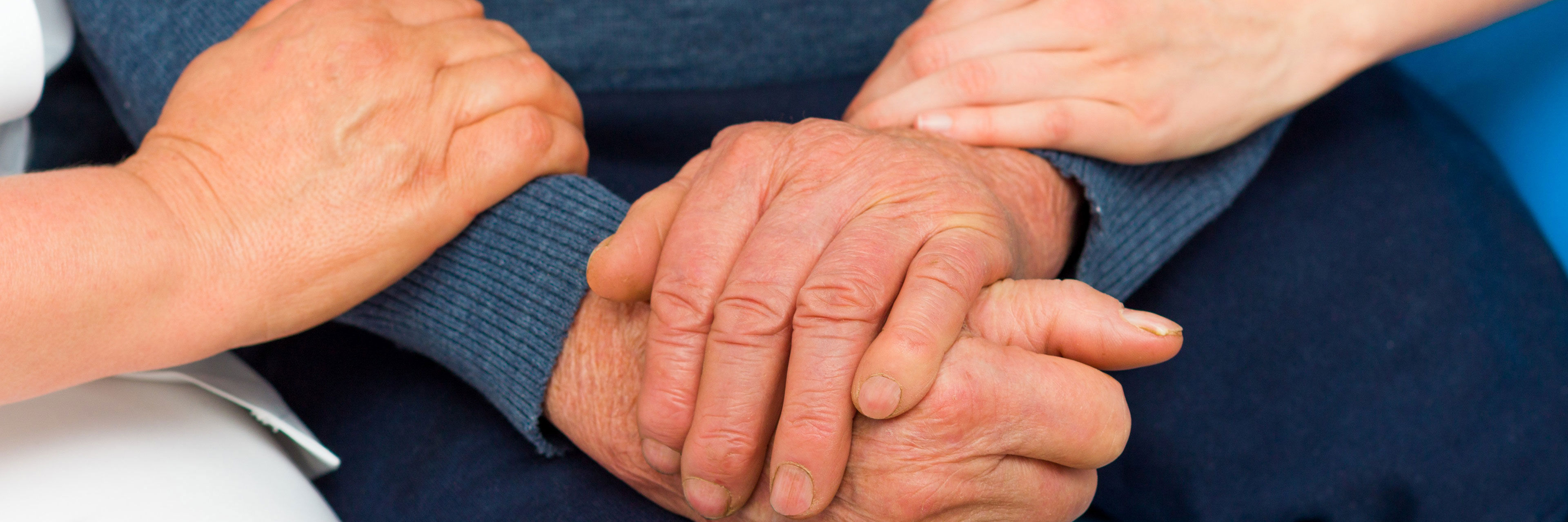 Hænder der yder omsorg