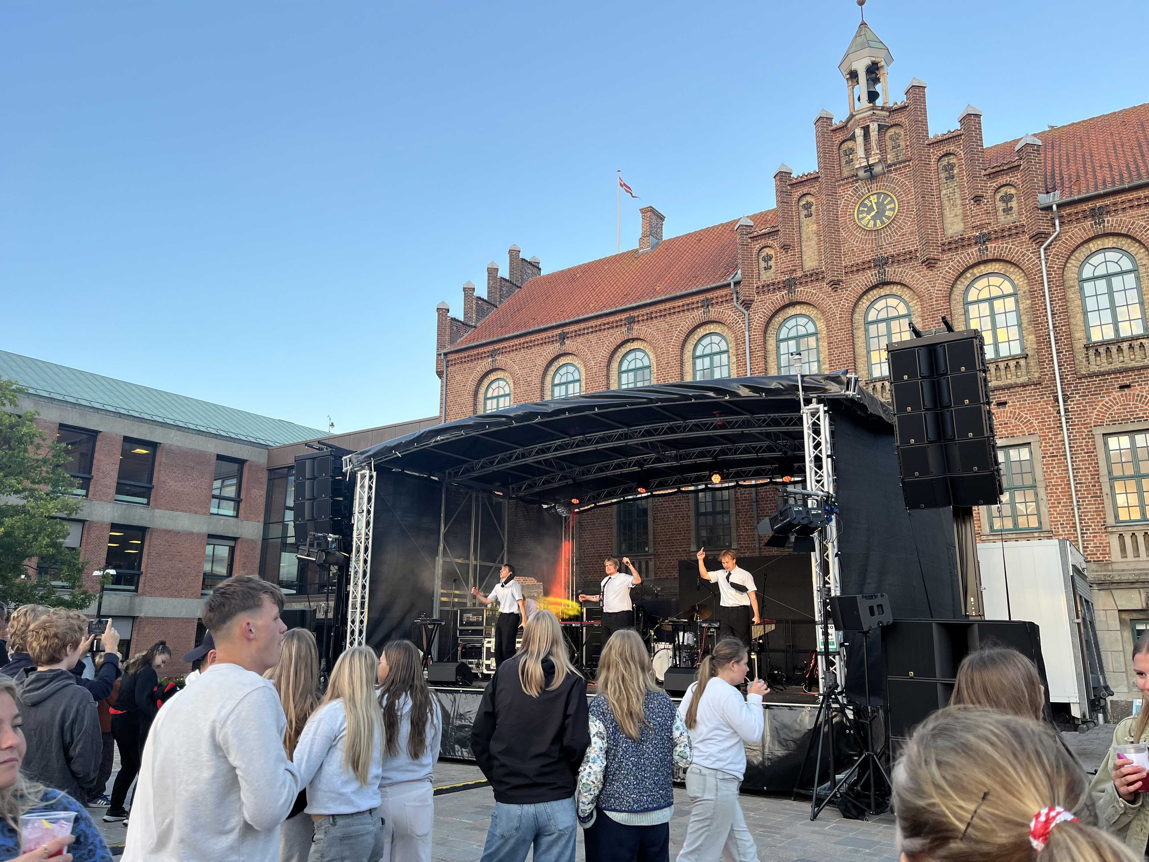 Koncert med 9000 håb på Torvet til NYD