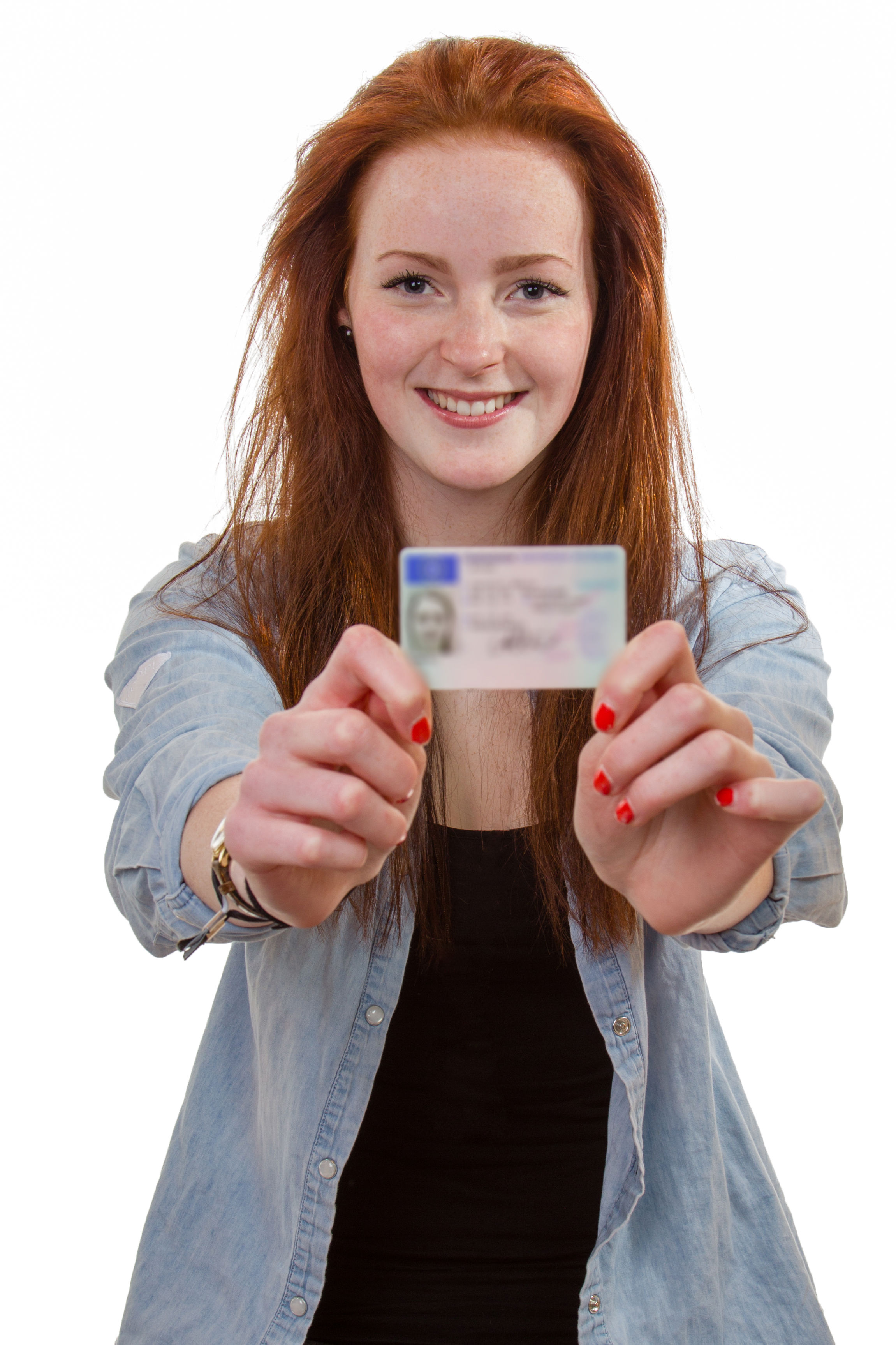 Pige med legitimationskort