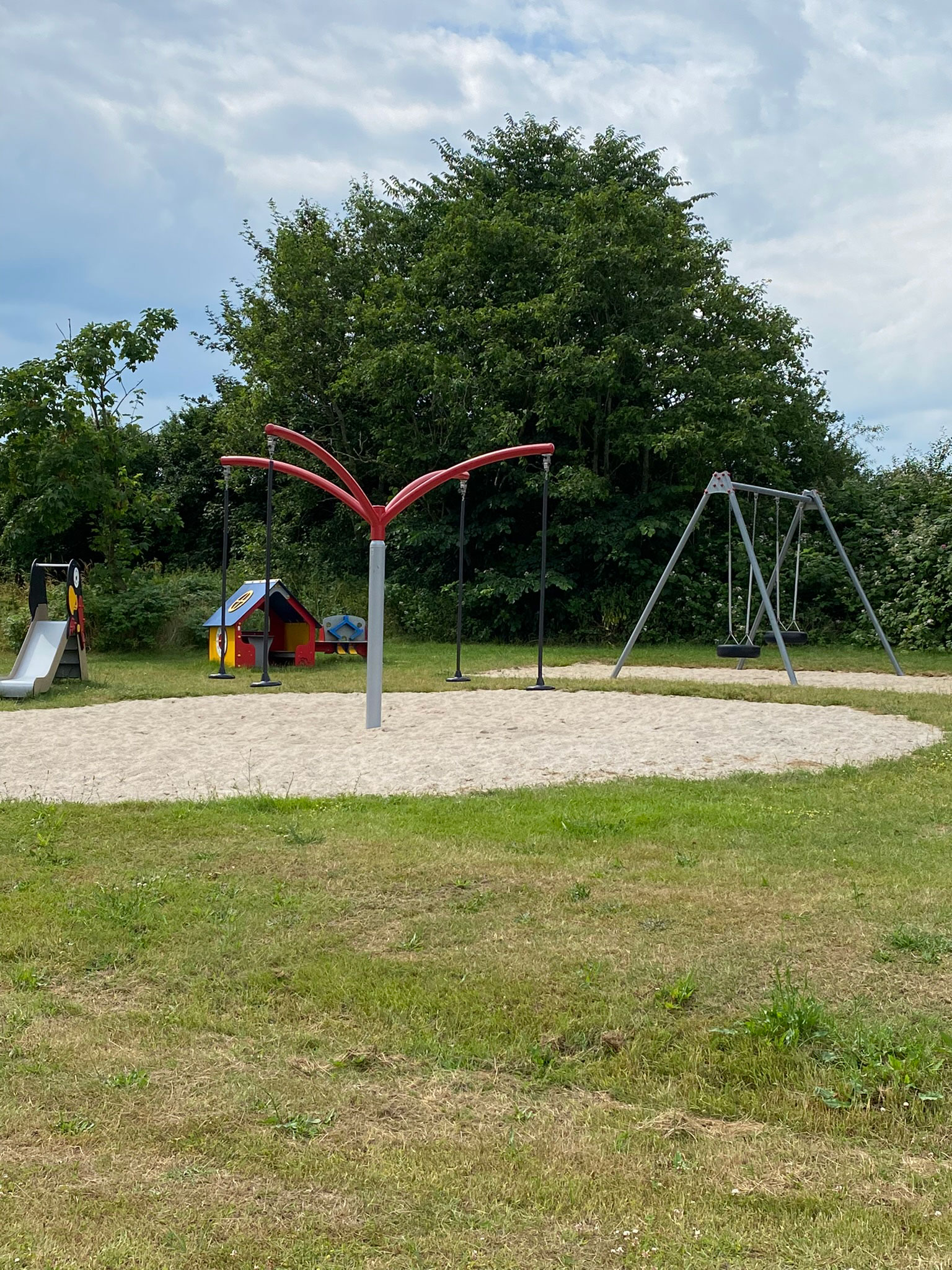 Legestativ på legepladsen i Hjulby