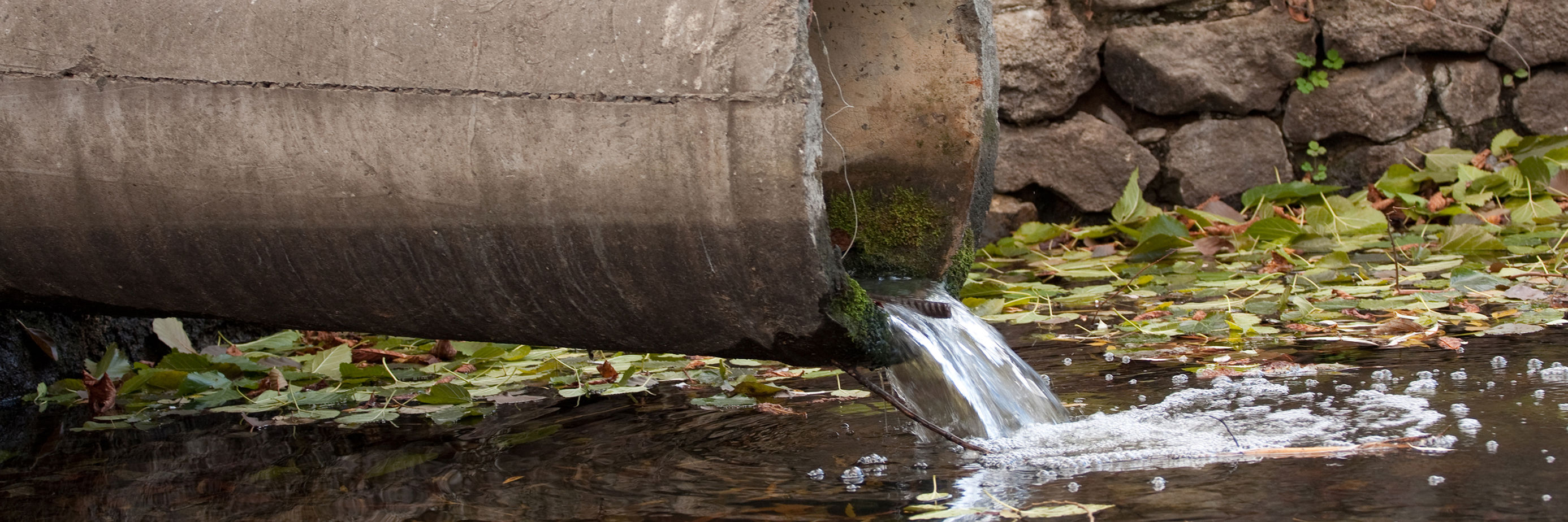 Vandrør med udløb i havet
